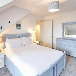 host-stay-the-whitby-pearl.yorkshirehotels.net/